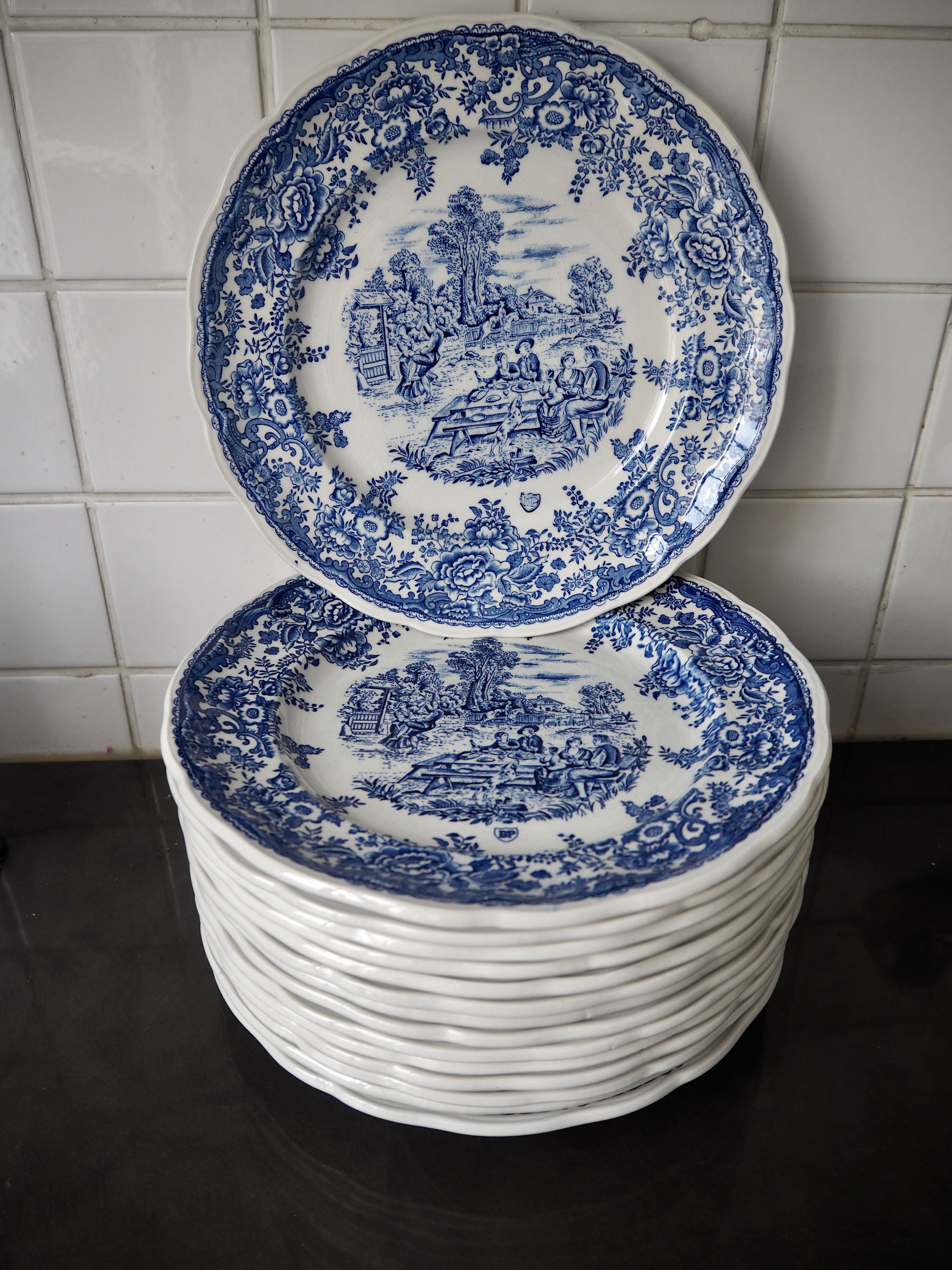 Set of 15 diner plates with English motifs Lunéville