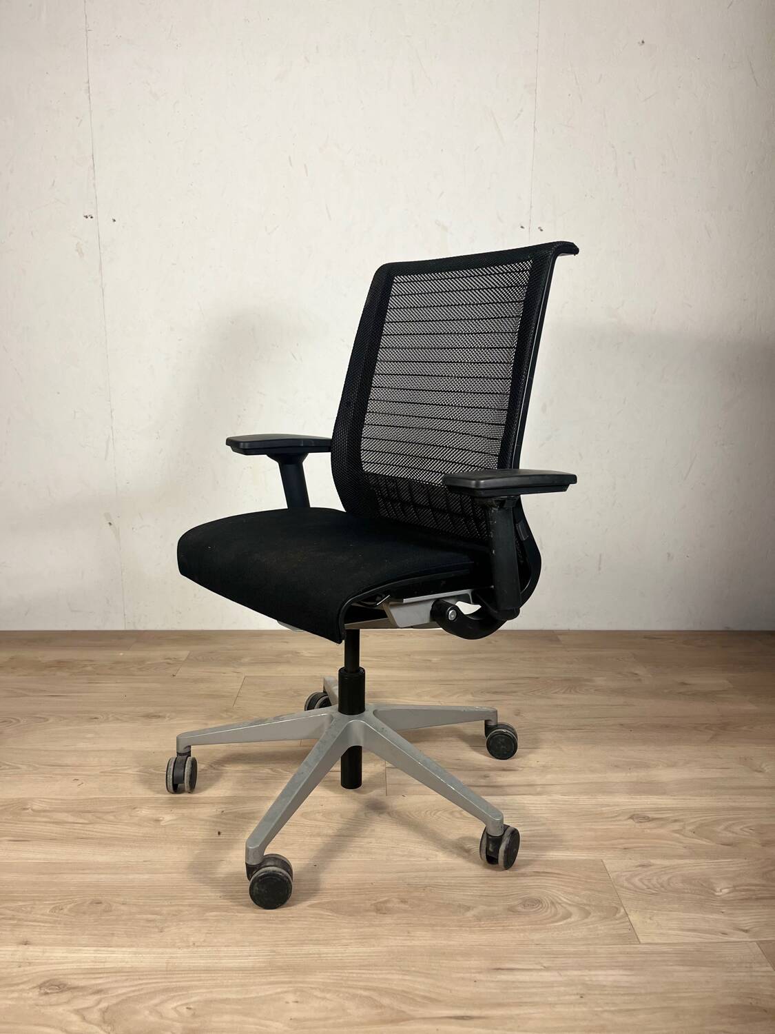 Steelcase v1 Think Ergonomic Chair - Black Grey