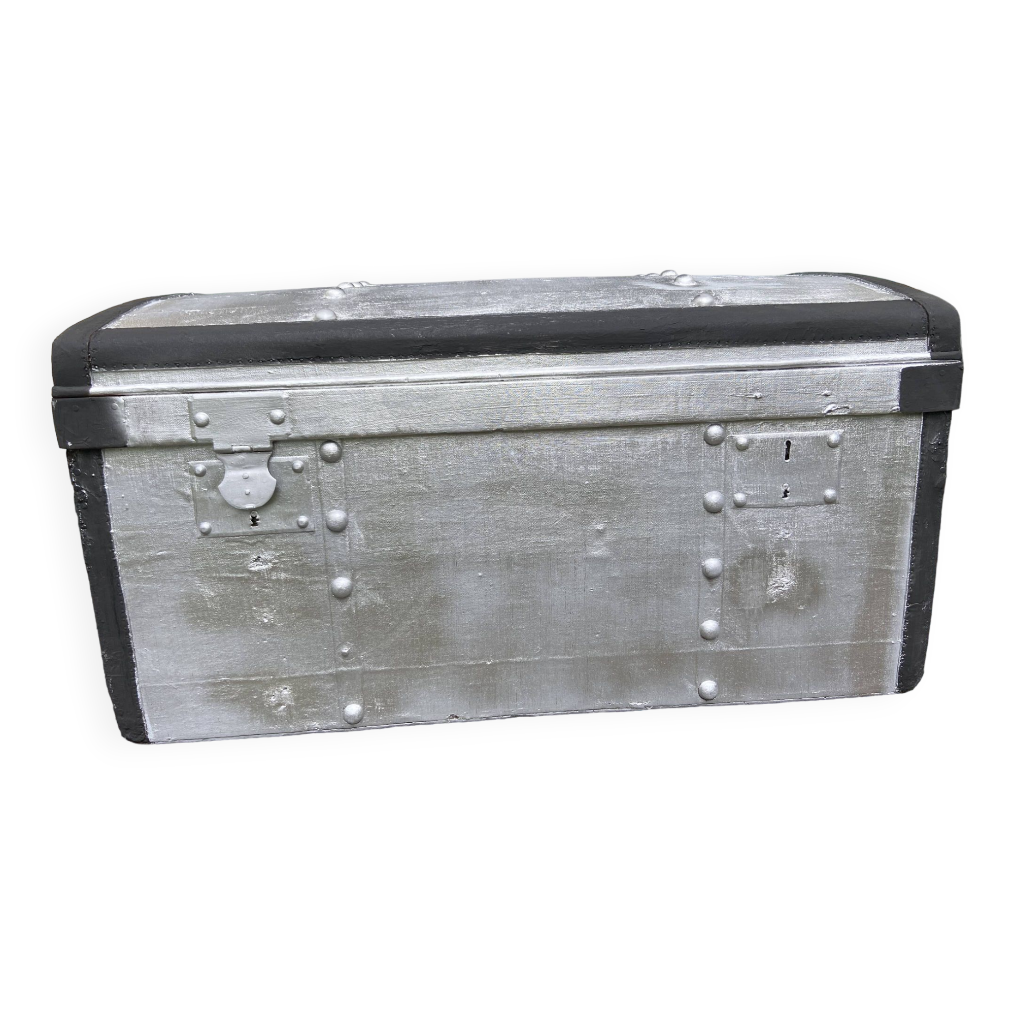 Silver-coloured wooden trunk/chest