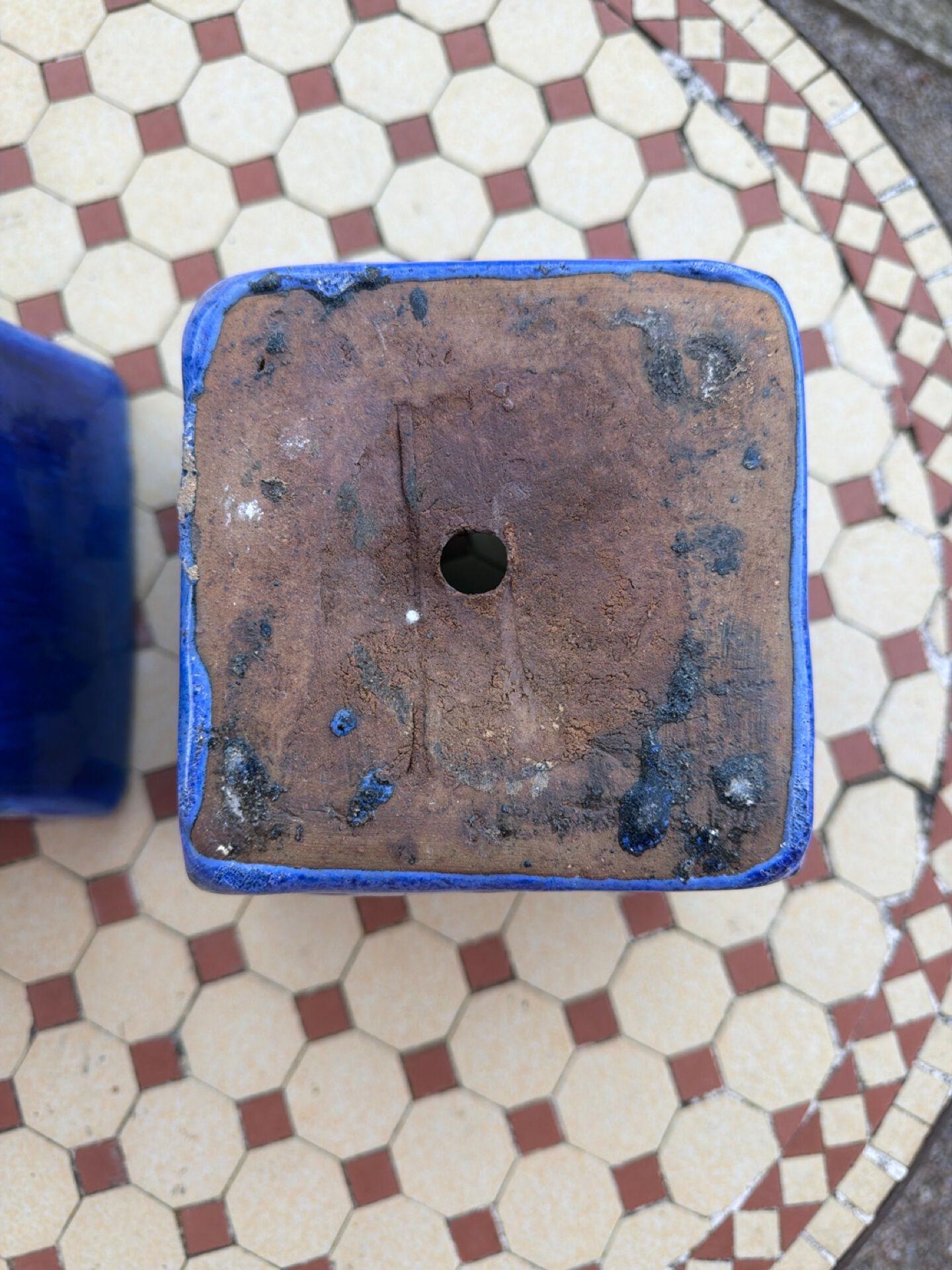 Set of two hanging pots in blue glazed ceramic.
