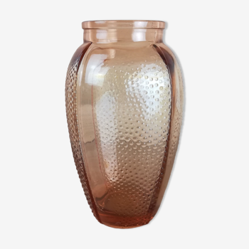 Vase en verre rose pêche