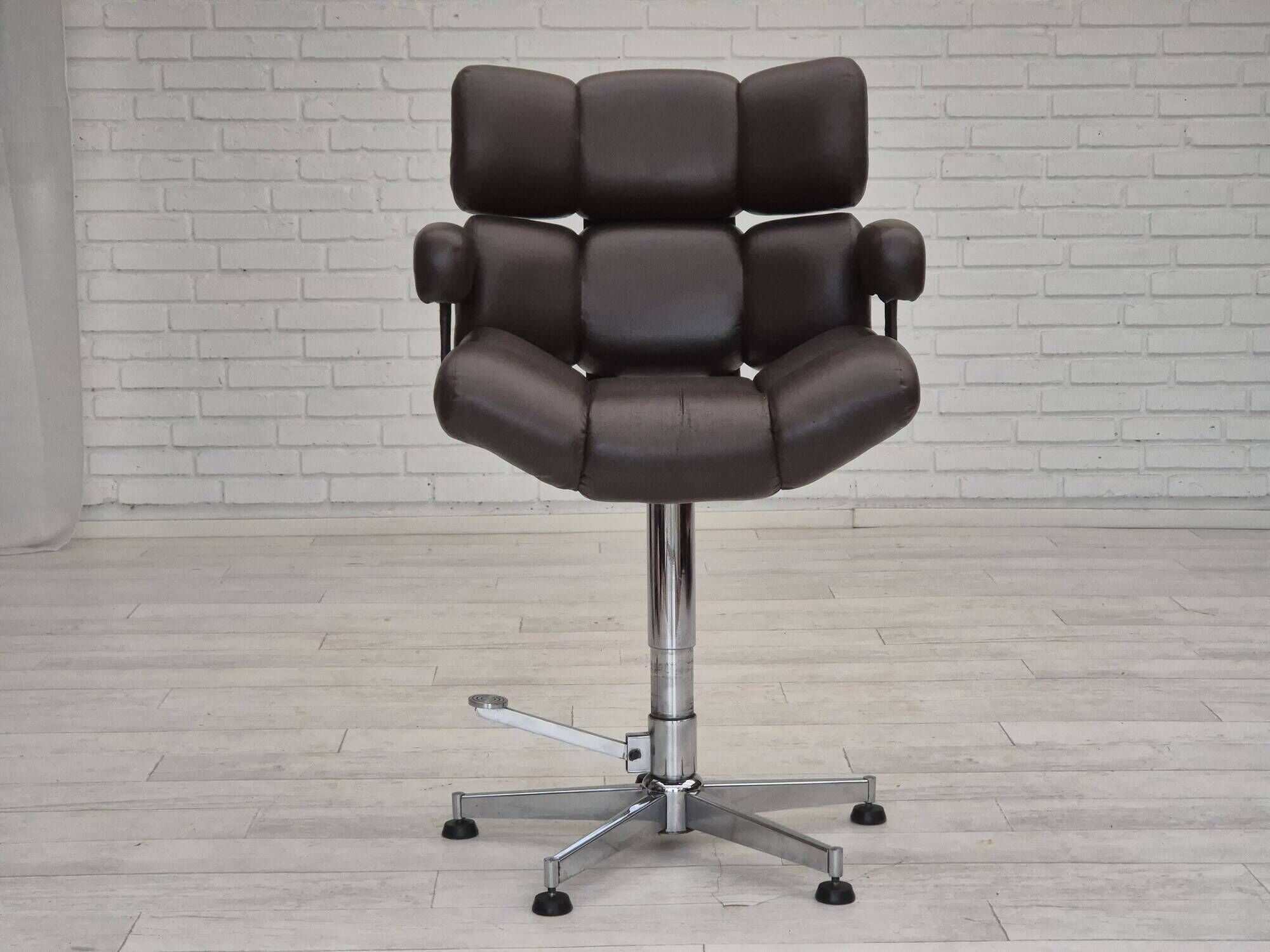 1970s, Scandinavian swivel chair, original condition, artificial leather, chrome steel.