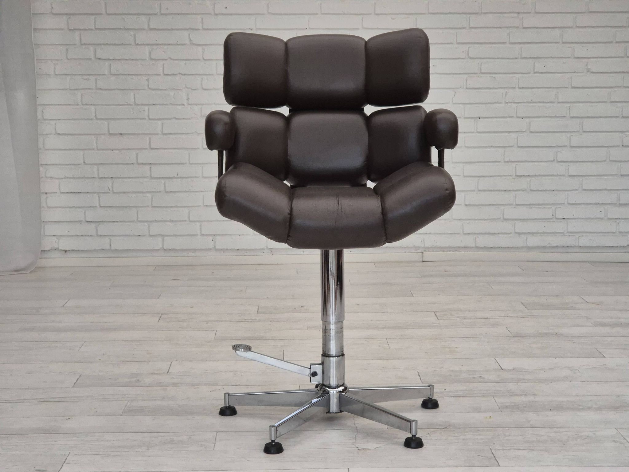1970s, Scandinavian swivel chair, original condition, artificial leather, chrome steel.