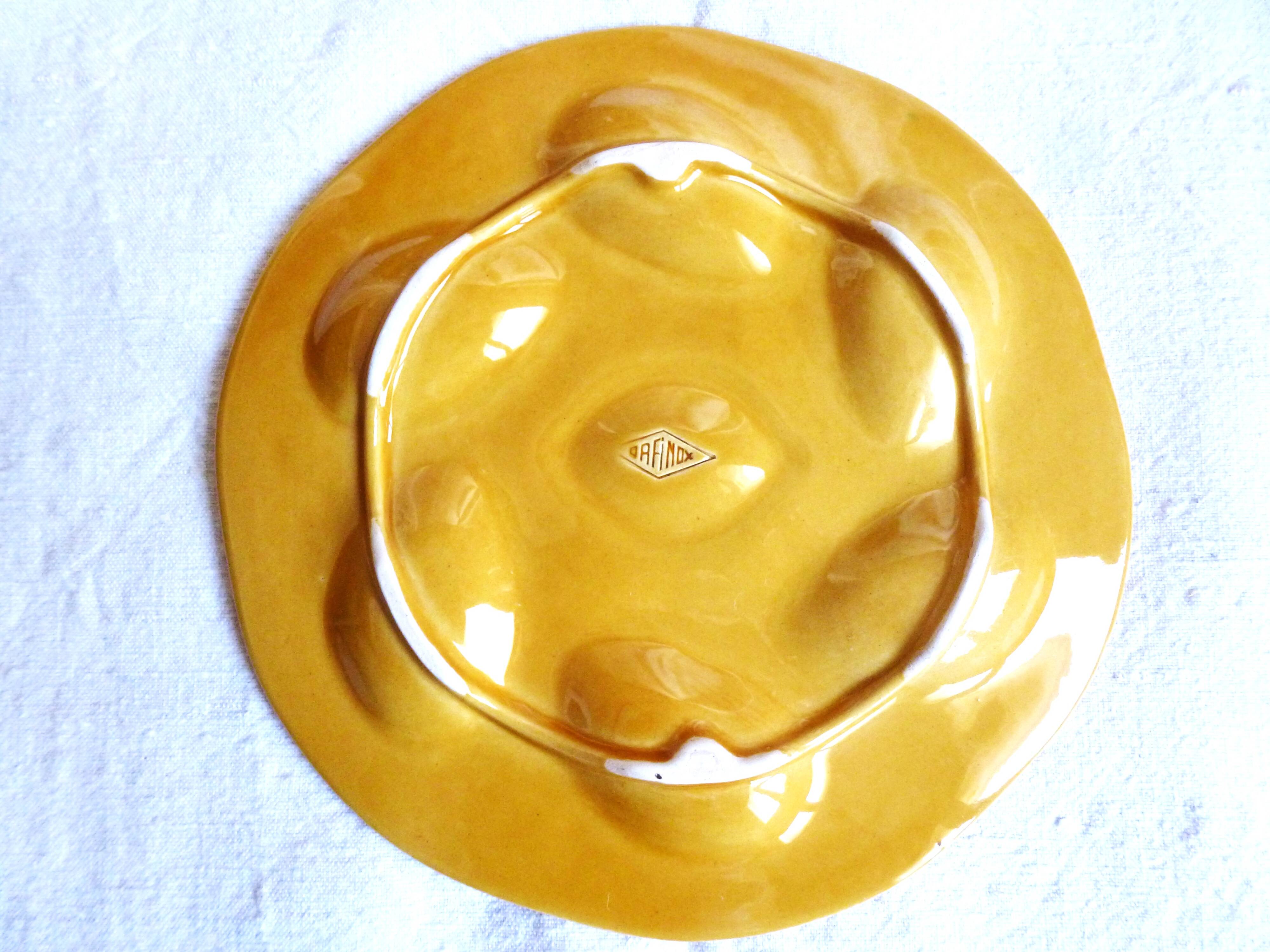 Oyster plates in slip, seafood plates, festive table.