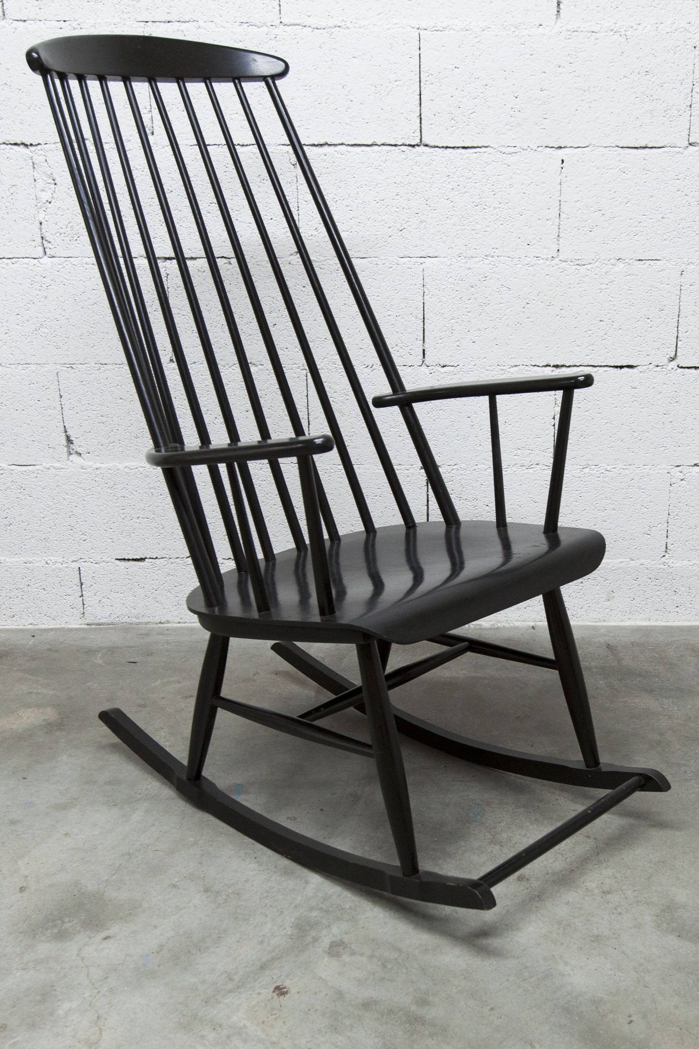 Scandinavian style rocking chair Tapiovaara 1960 in very good condition.