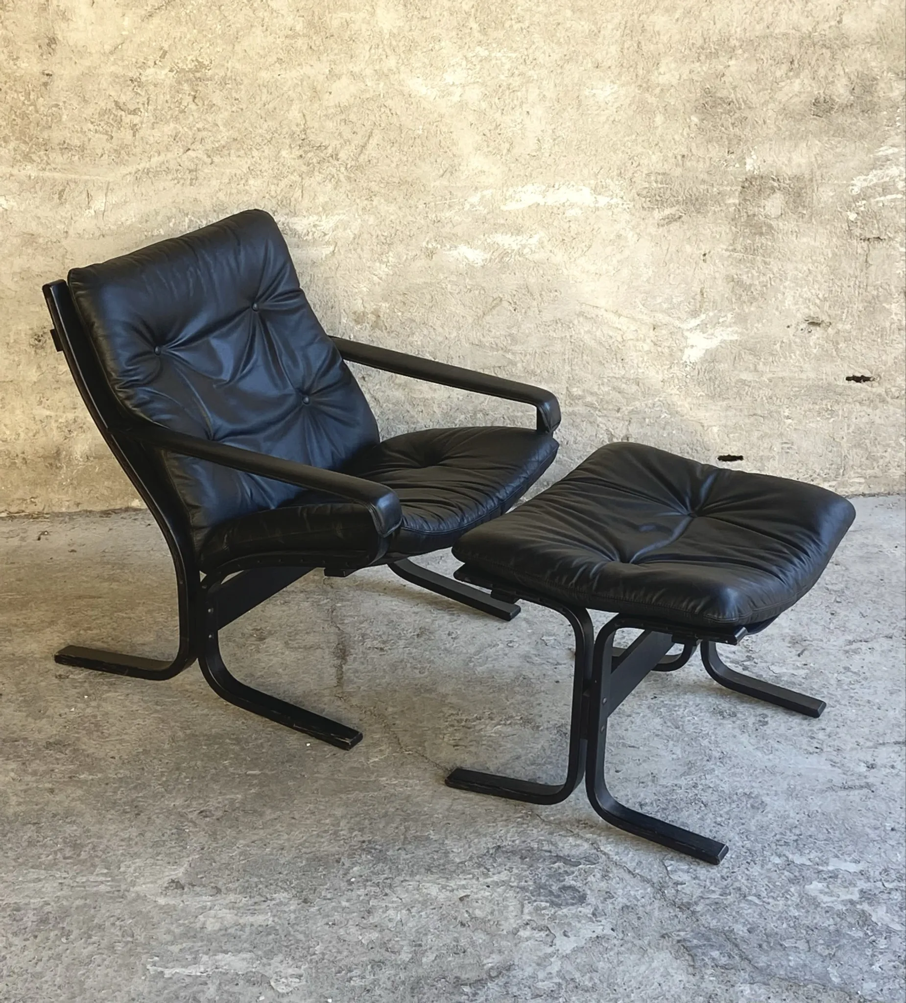 Siesta armchair and its ottoman from the 1970s, Ingmar Relling