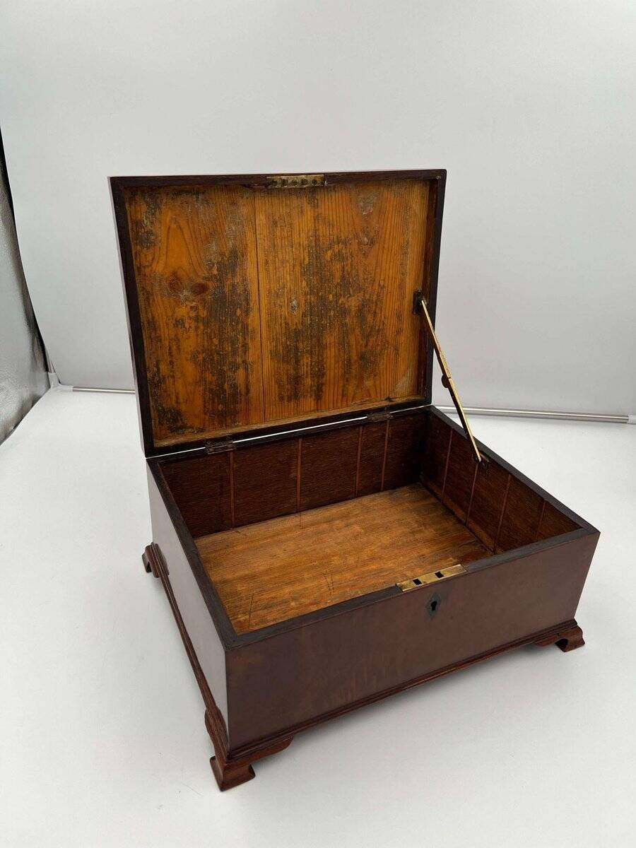 Large Victorian Box in Mahogany & Oak, England, 1840s