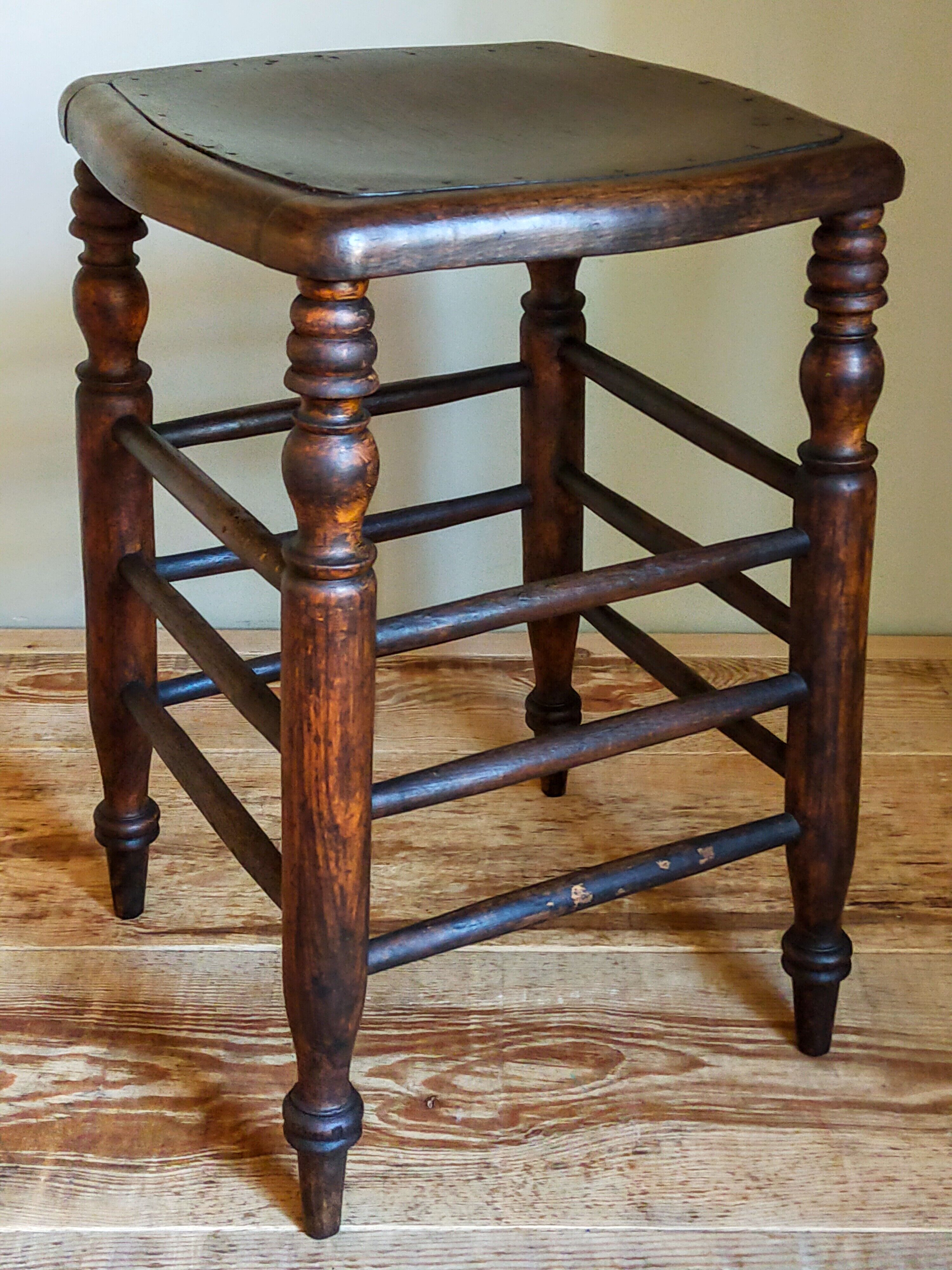 Stool in turned solid wood