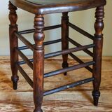 Tabouret en bois massif tourné