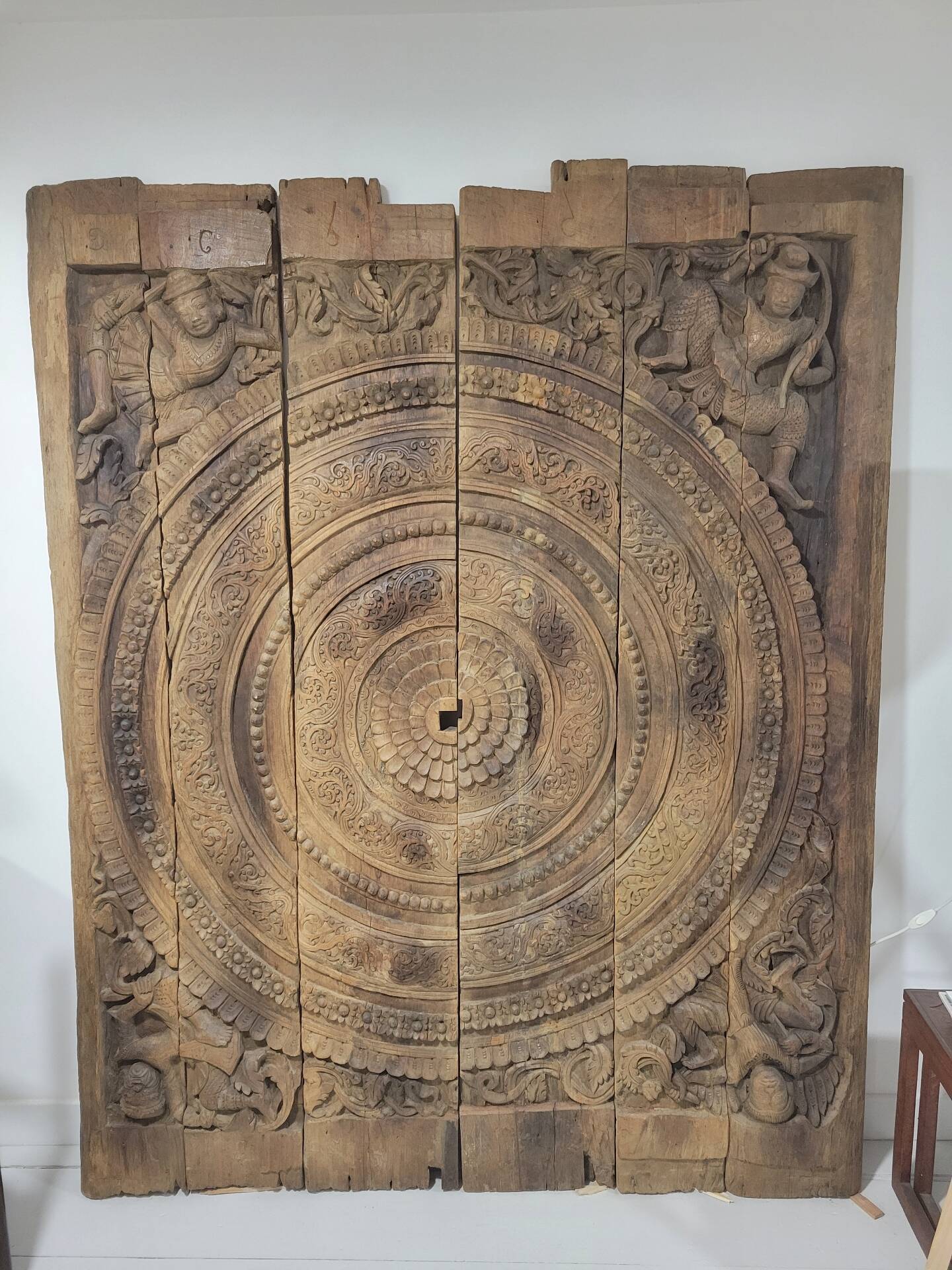 Carved wooden ceiling Curiosity cabinet 155×194cm