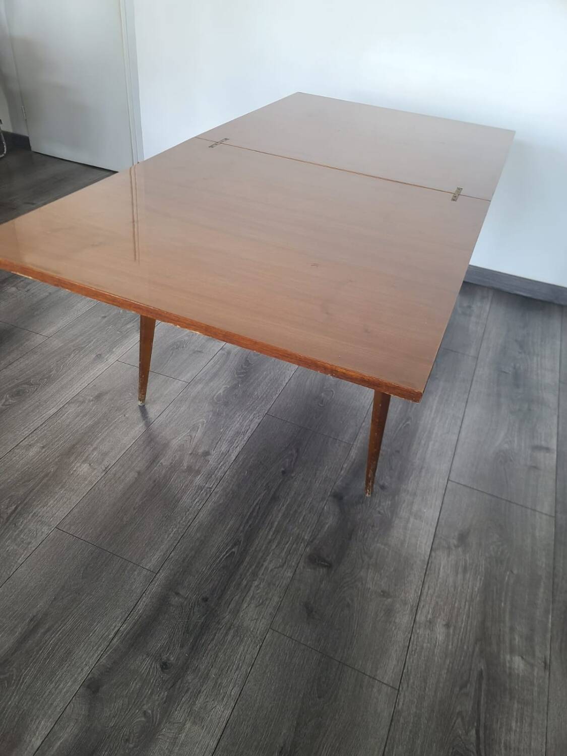Vintage vitrified portfolio table