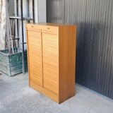 Curtain cabinet
