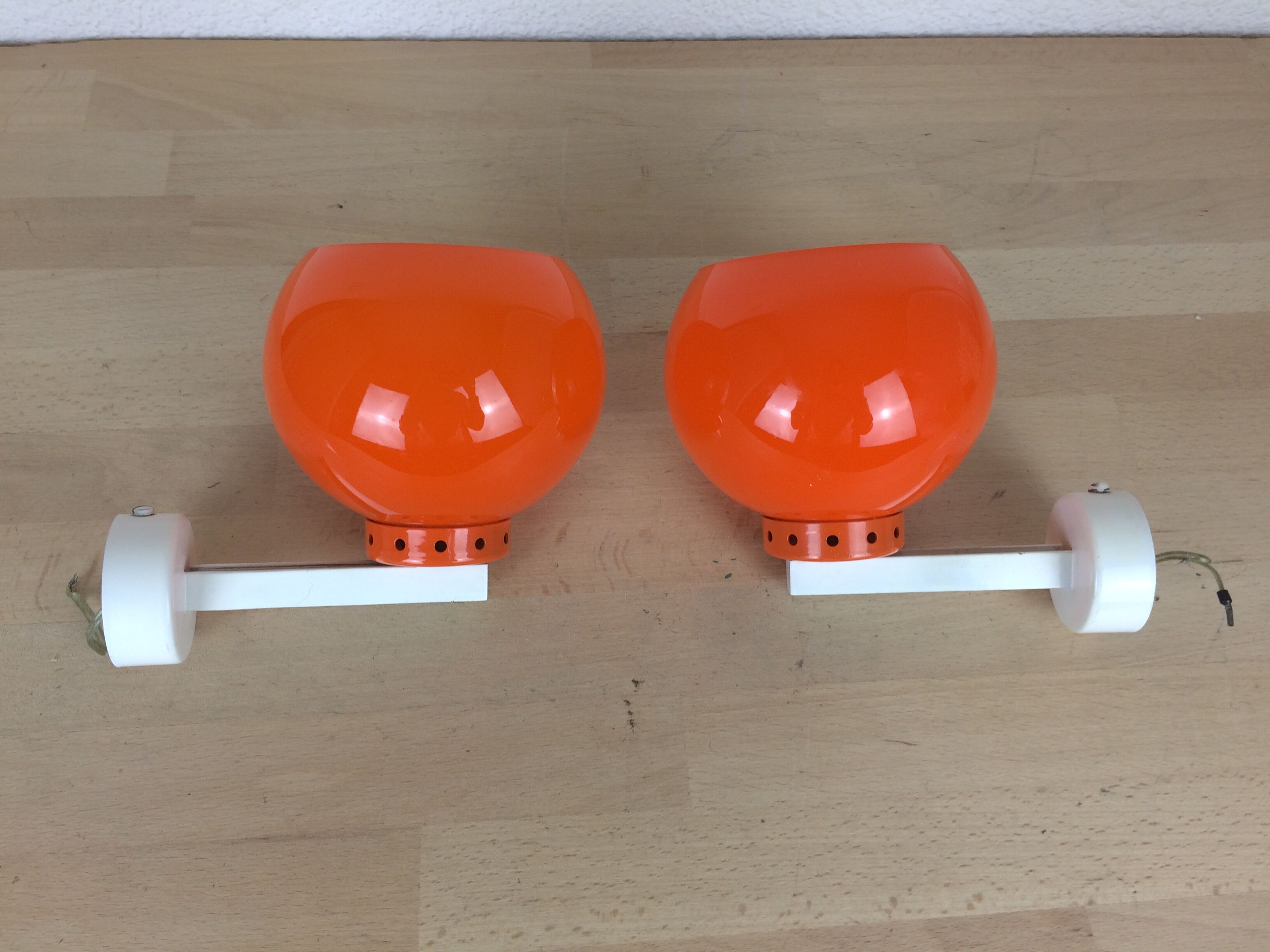 Paire d'appliques globes orange années 70