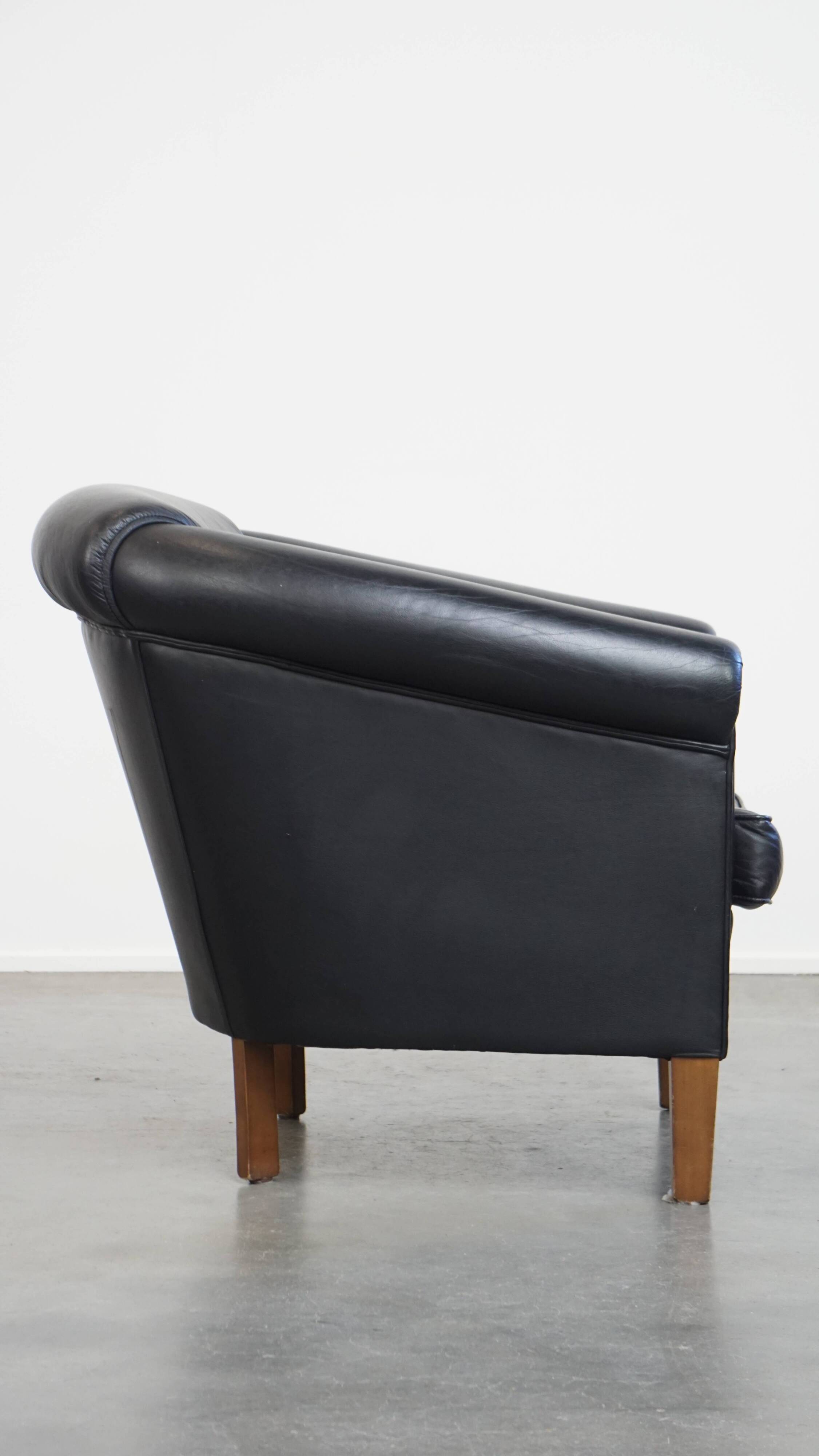 Black Cowhide Leather English-Style Club Chair