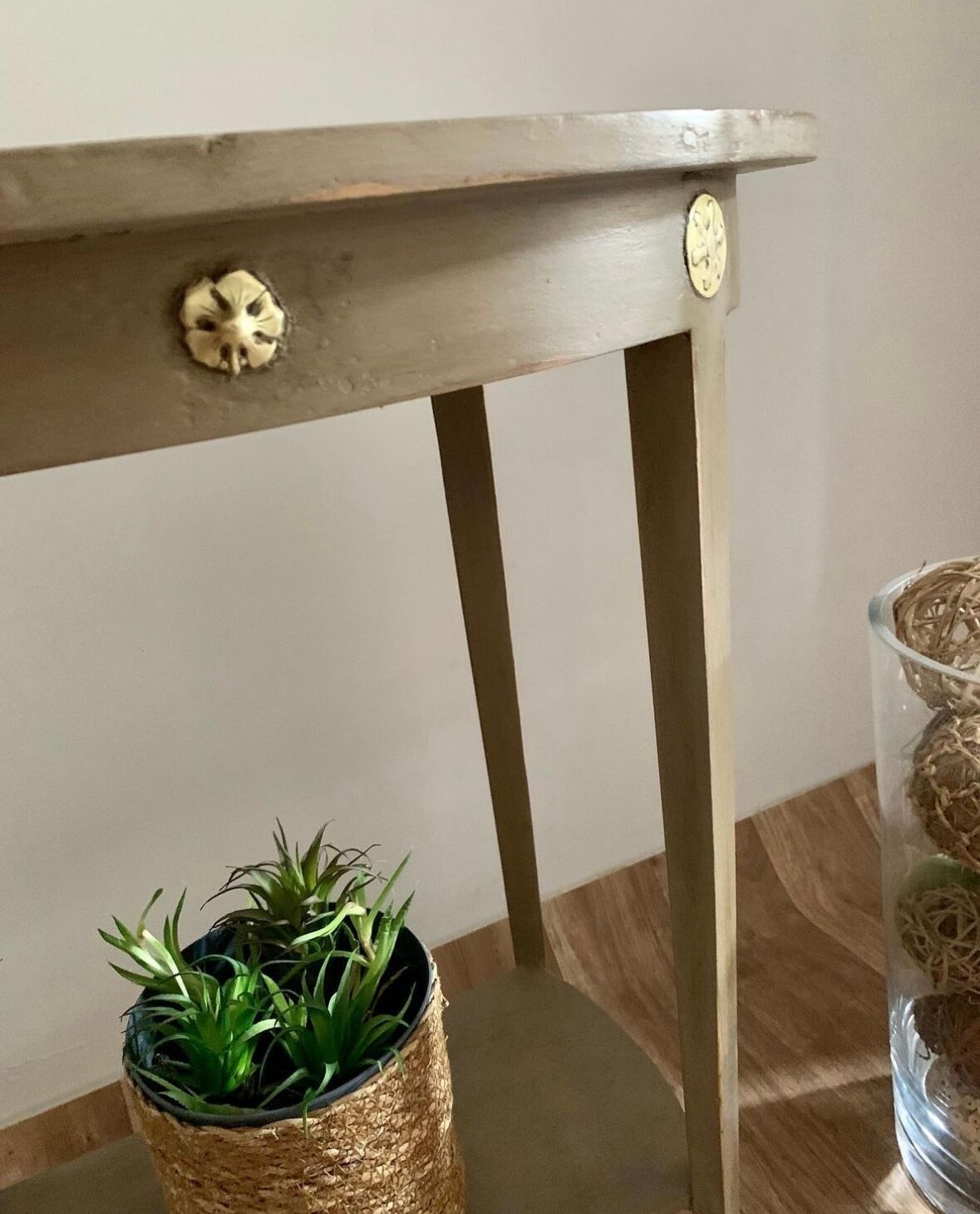 Vintage oval pedestal table