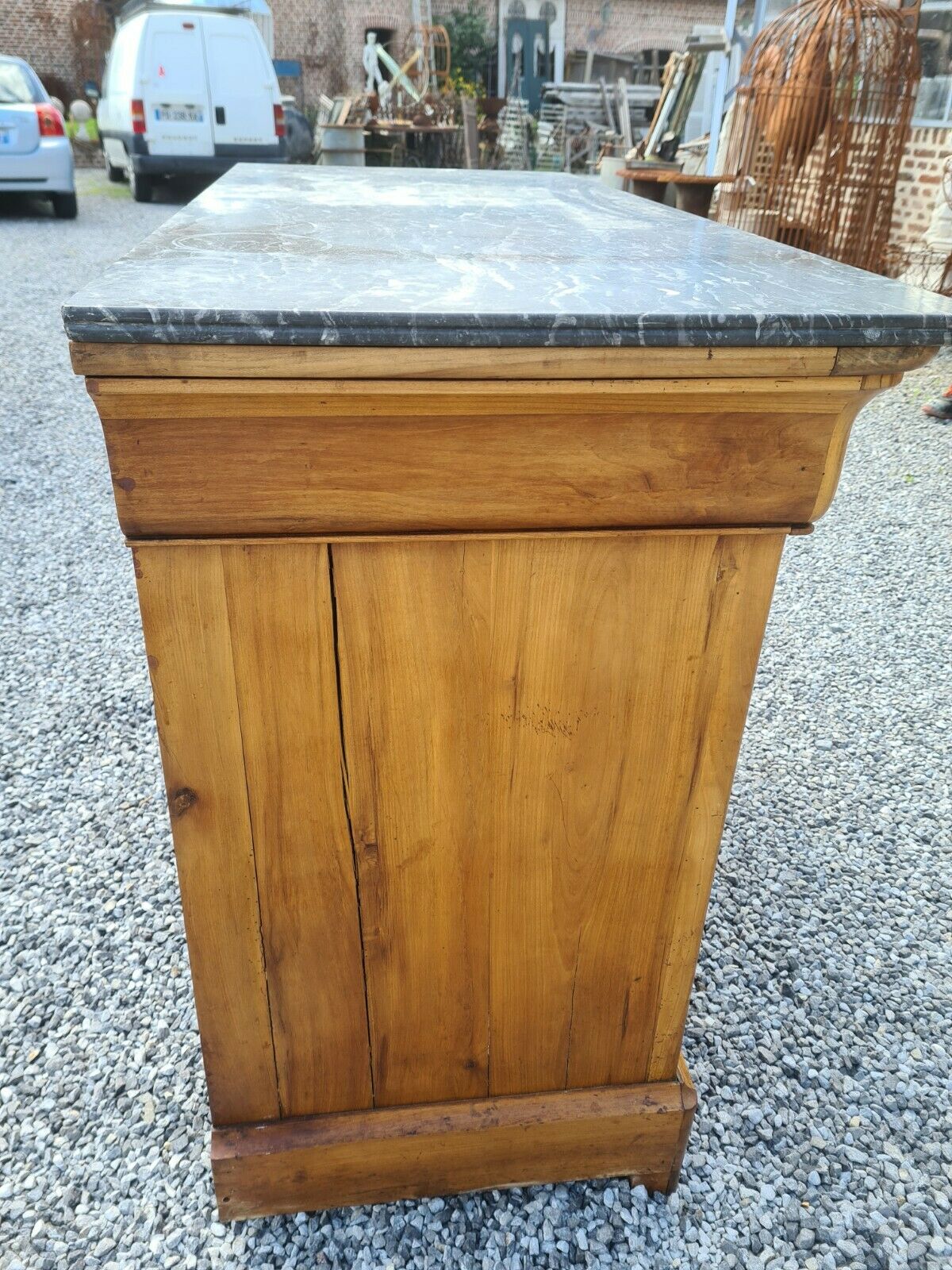 Chest of drawers in cherry