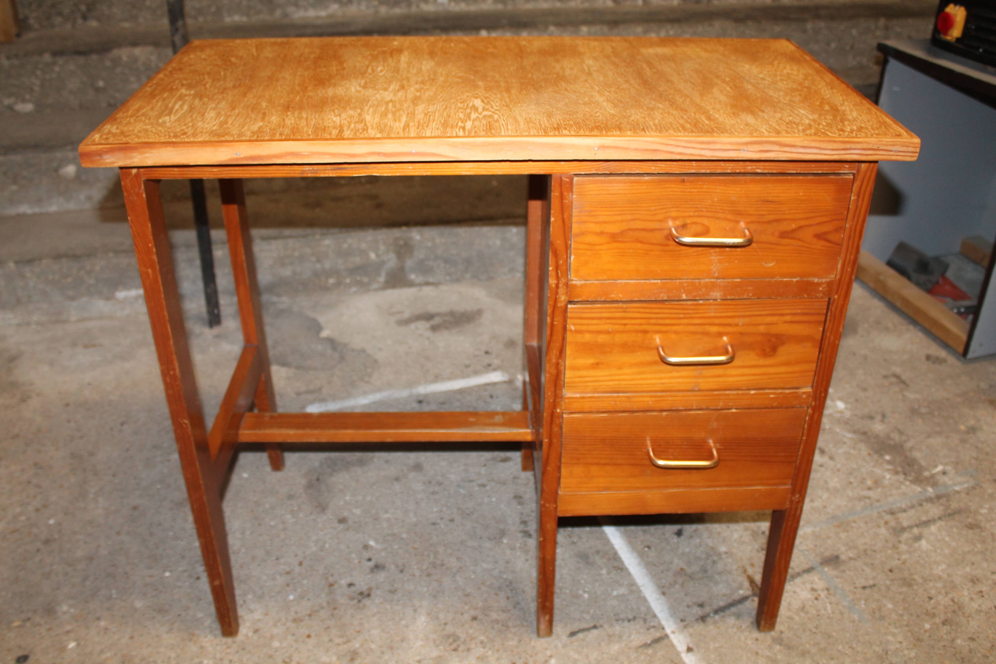 Desk and its baumann chair