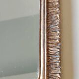 Louis XVI/Baroque style rectangular mirror. In polyresin with golden patina/Cérusée. Fronton knot. Dim. 47 x 14 cm