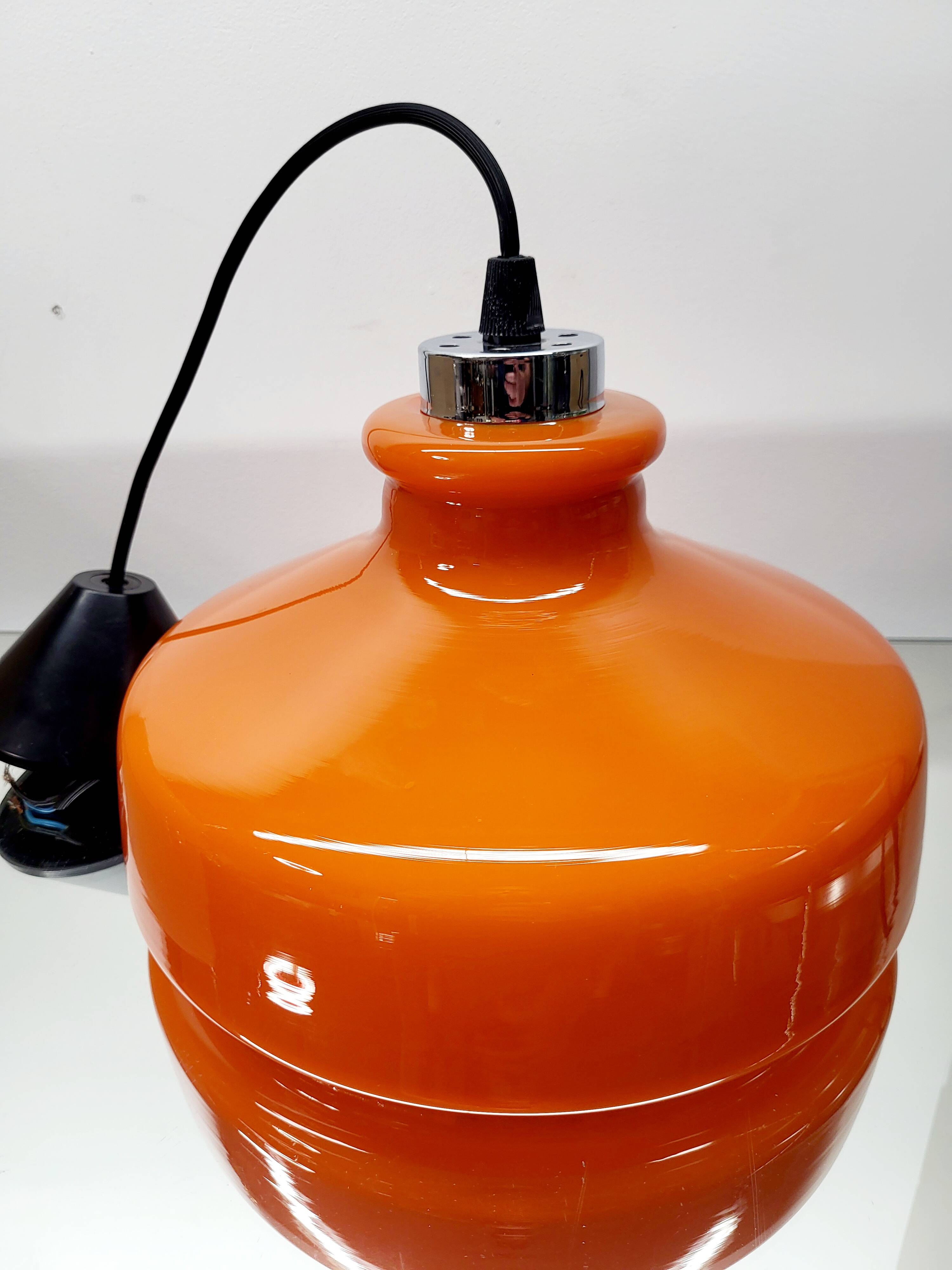 Suspension vintage en verre opalin orange avec finition chromée, années 60