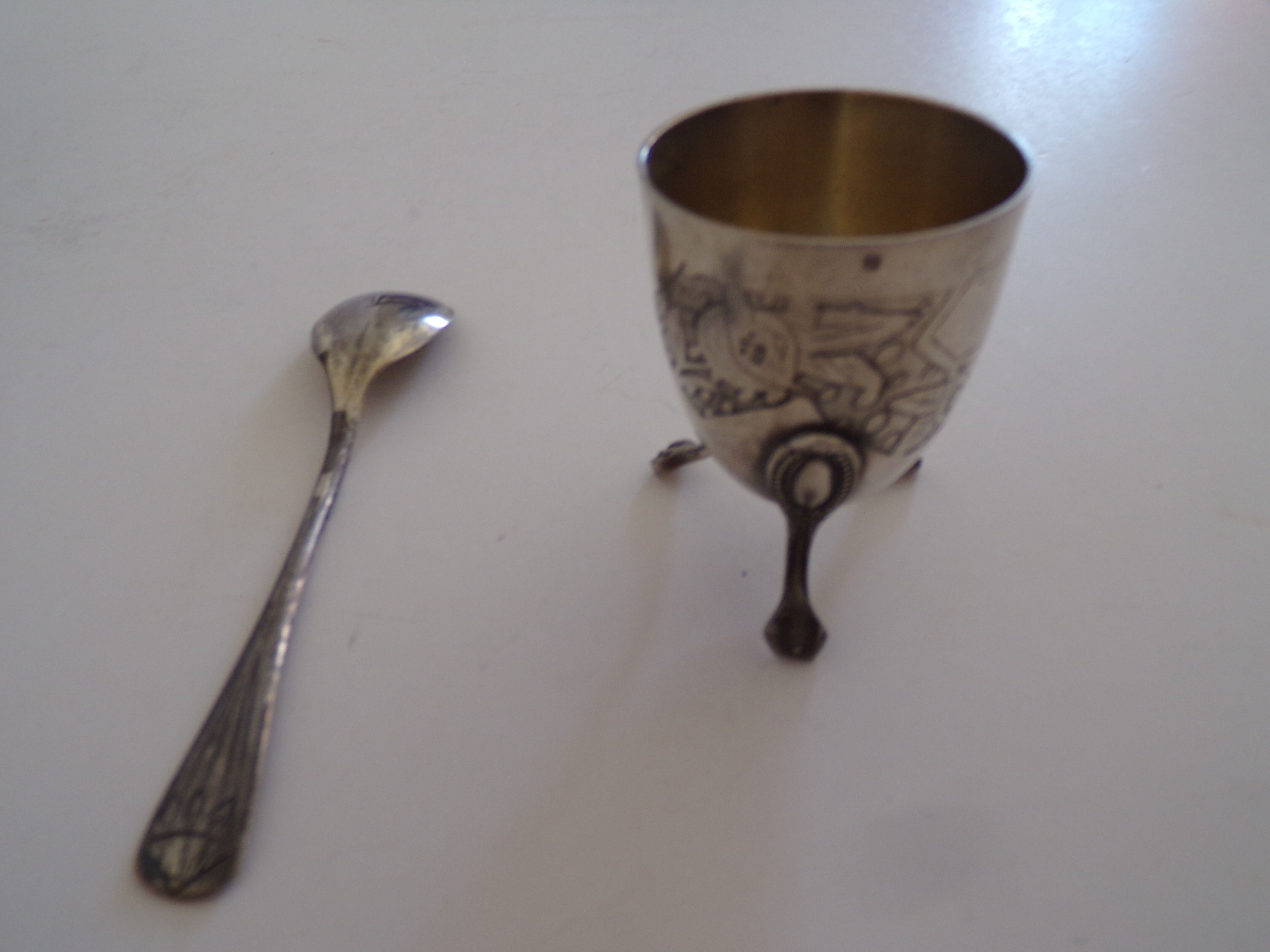 Egg cup to 3 feet