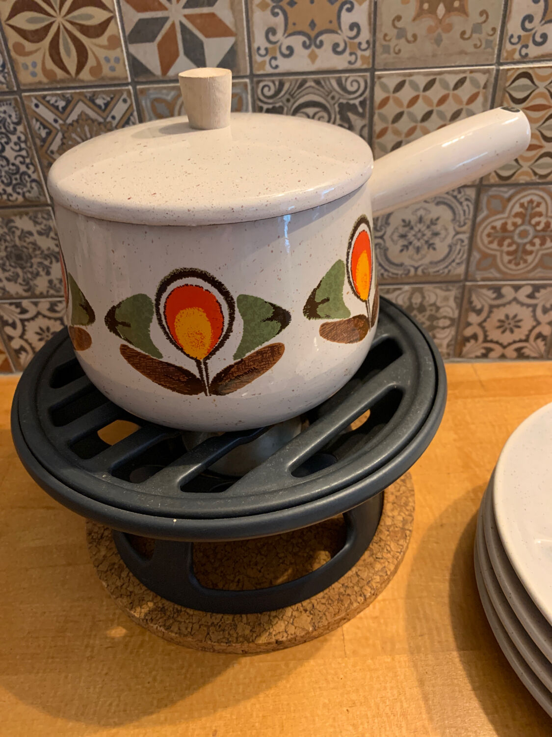 Burgundy fondue service