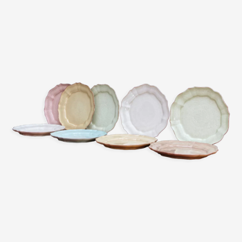 Lot de 9 assiettes de présentation multicolores