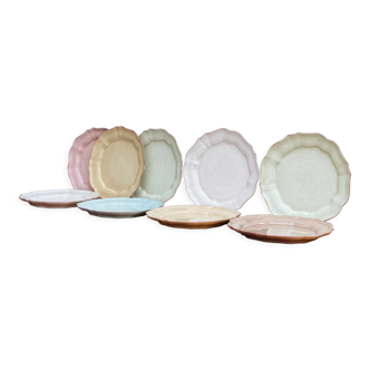 Set of 9 multicolored presentation plates