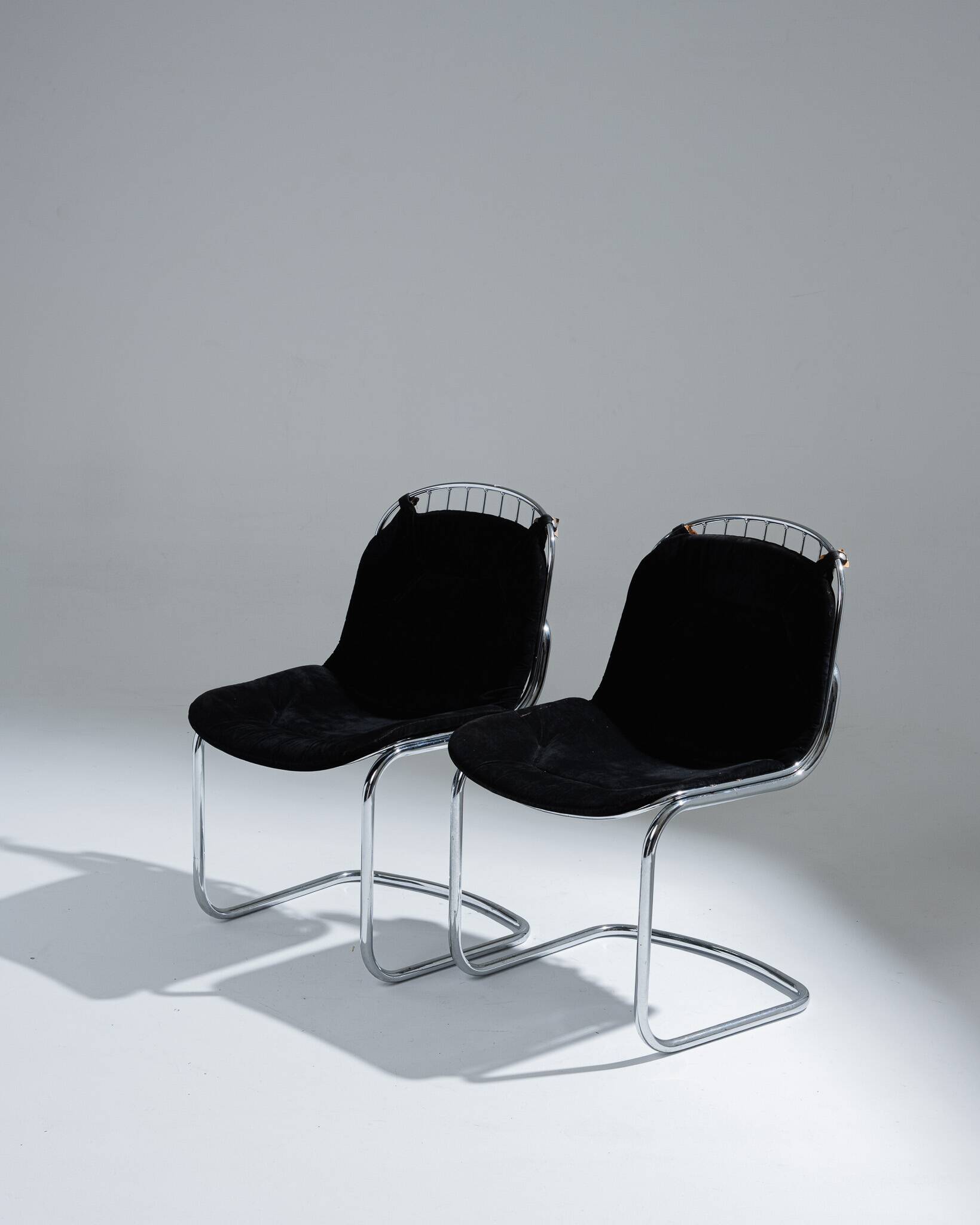 Chaise en velours noir, Gastone Rinaldi, 1970s