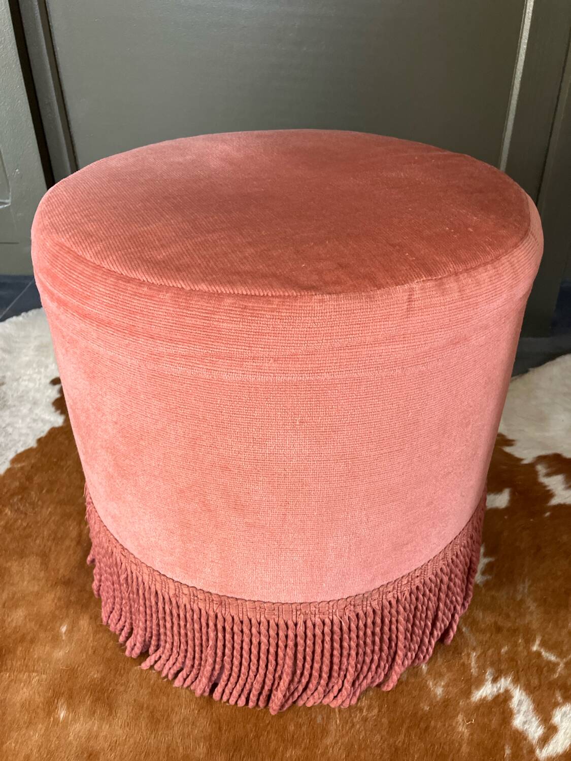 Pink velvet pouf