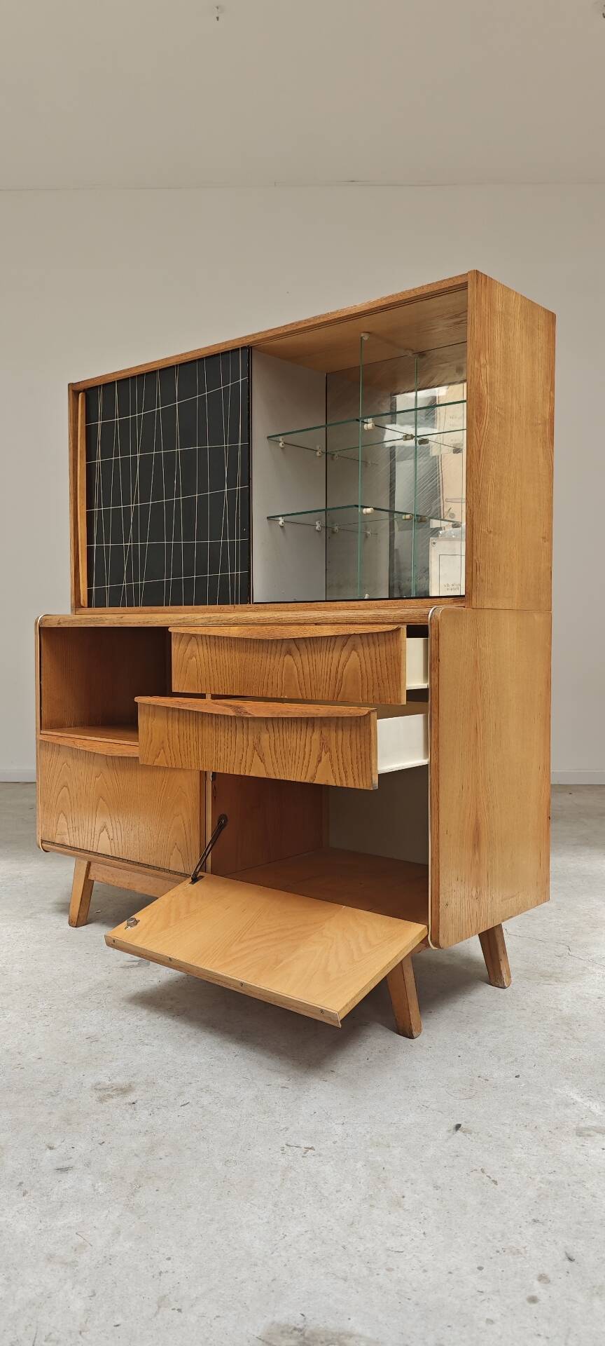 High buffet / Sideboard U 372 / 386 by B Landsman and H Nepozytek 60