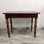 Bureau ancien en bois avec tiroir