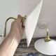 Paire d’appliques murales en opaline blanche