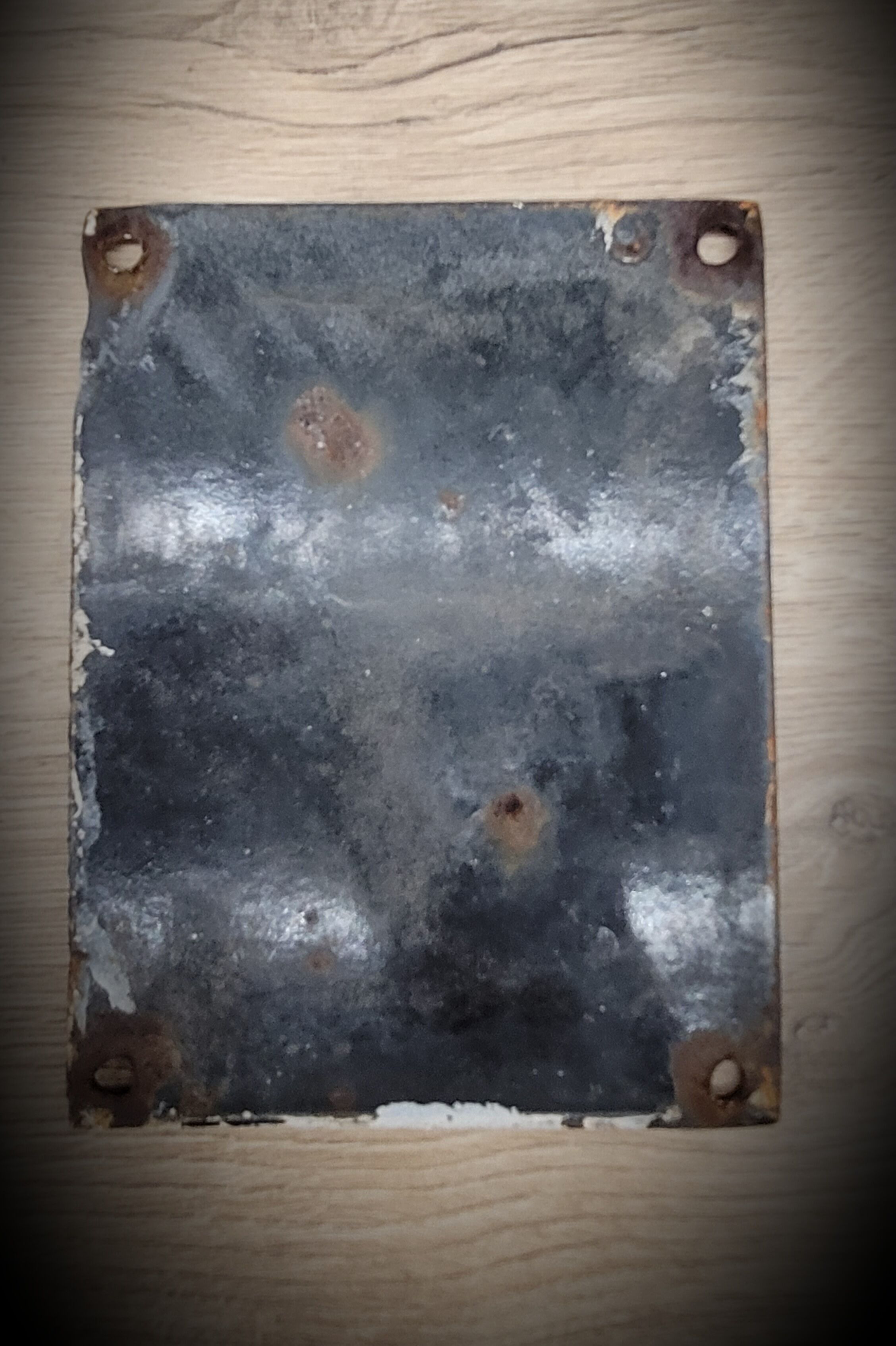 License IV enamelled plate