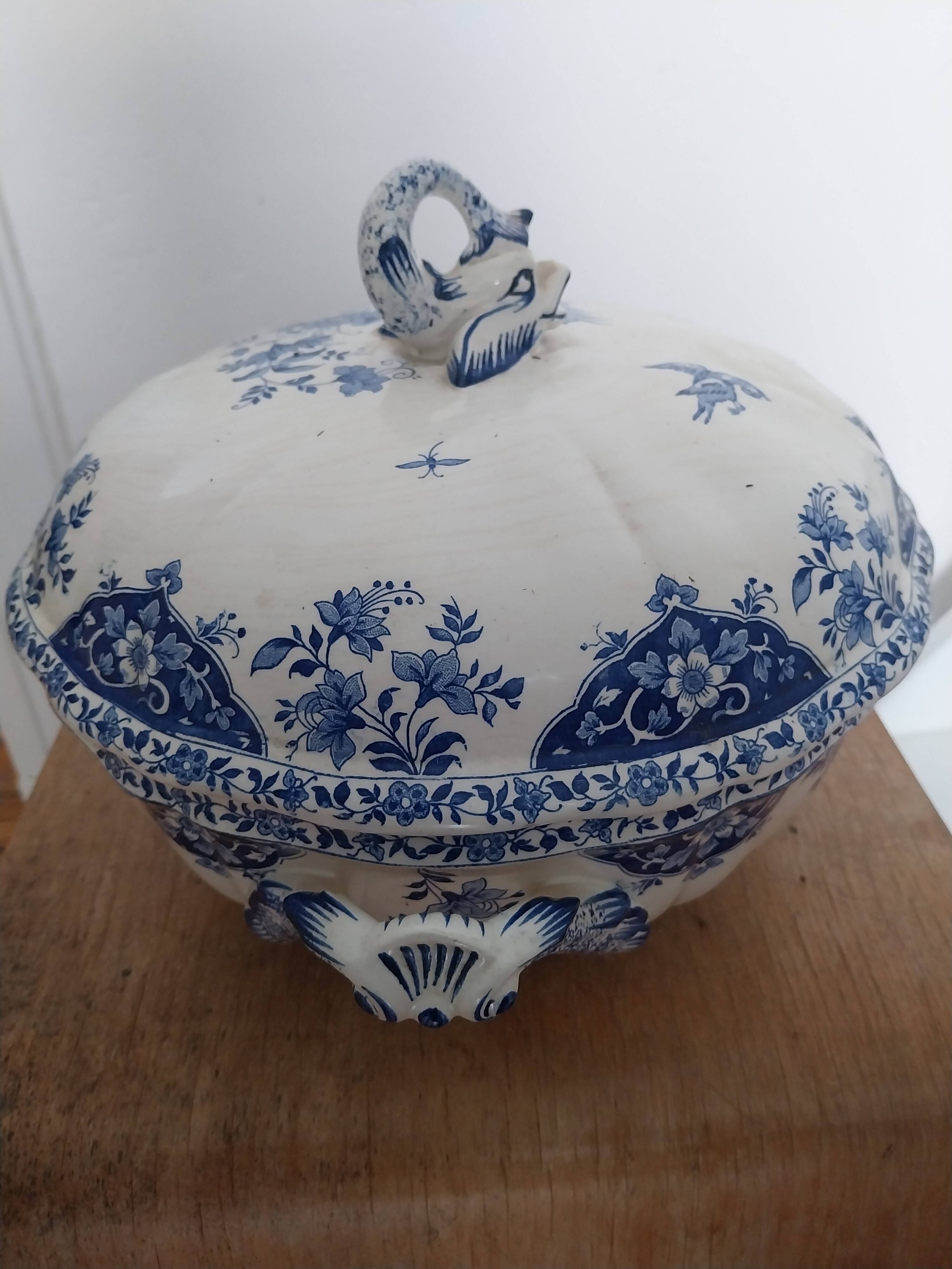 Soup tureen Giens Delft