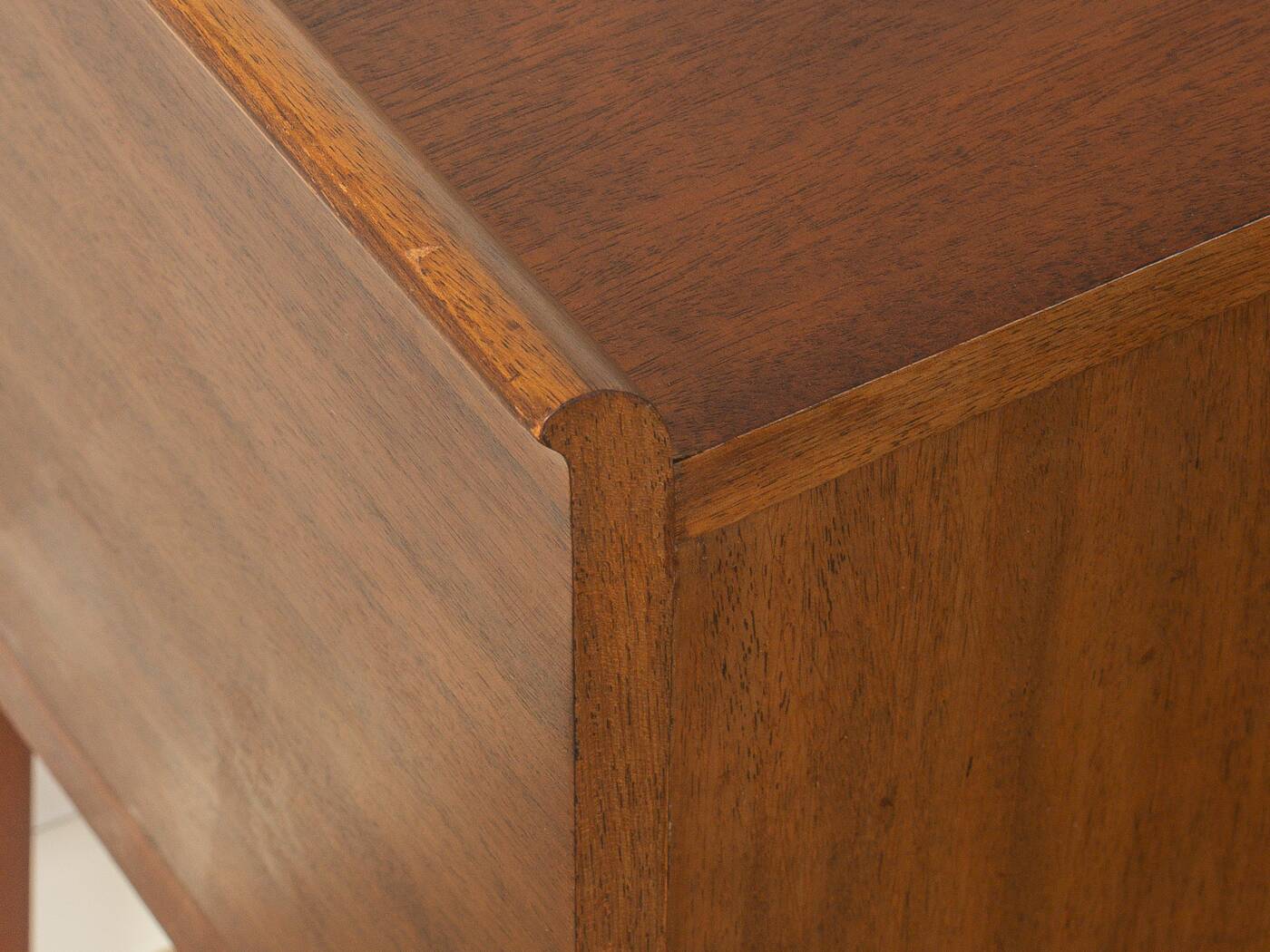 Tables de chevet des années 1920