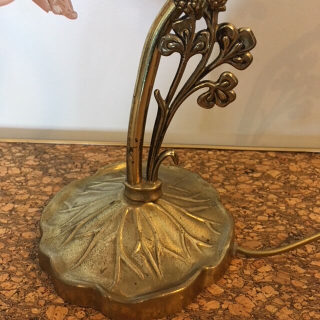 Lamp has ask floral decoration