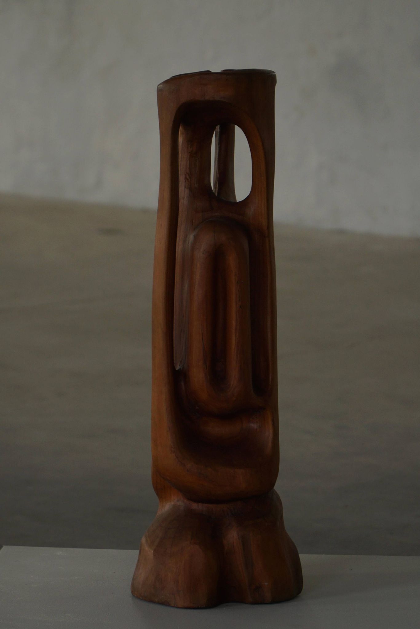 Large wooden sculpture "Woman" by Ole Wettergren, Danish modern, 1970s.