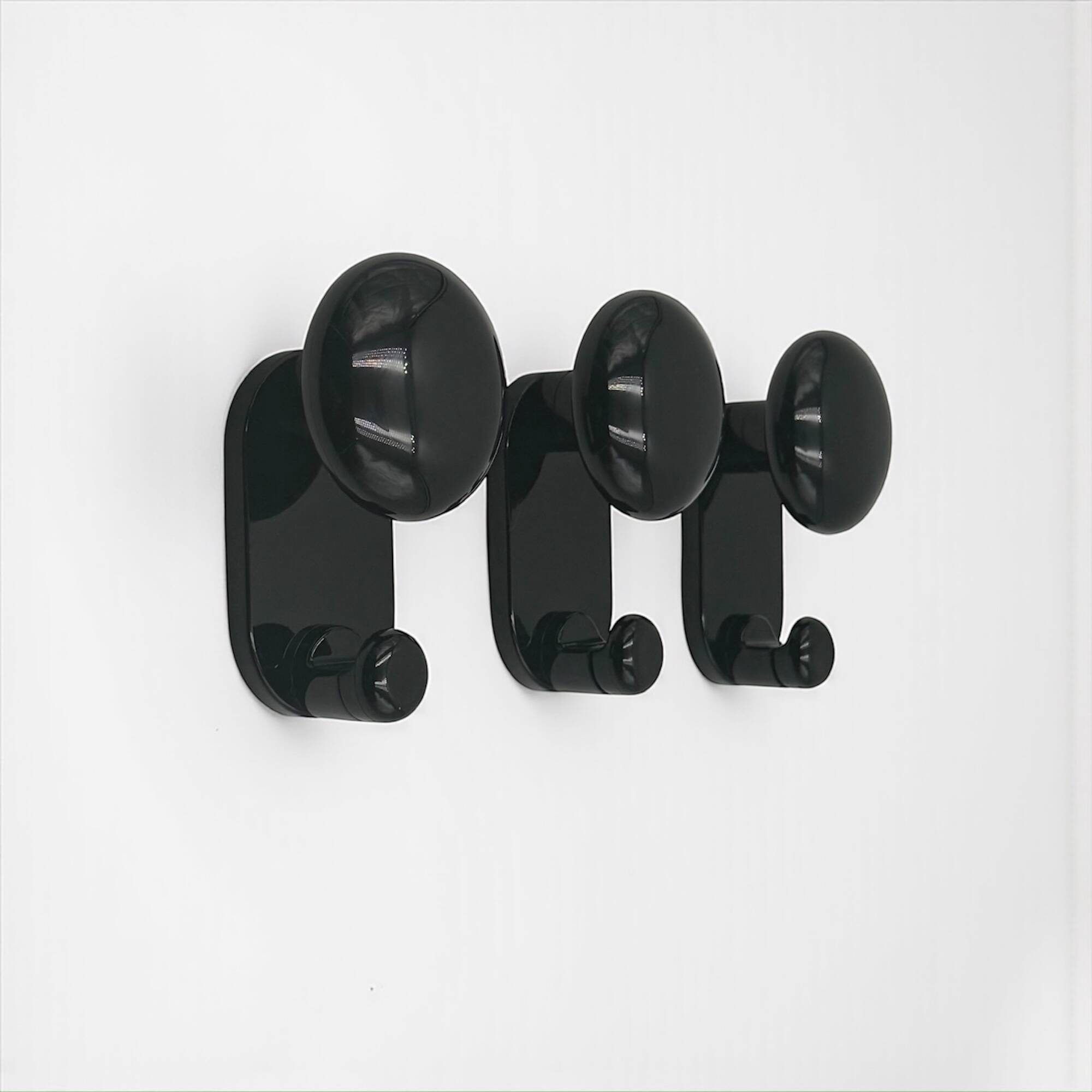 Set de 3 patères murales noires design C Bartoli Italie années 70