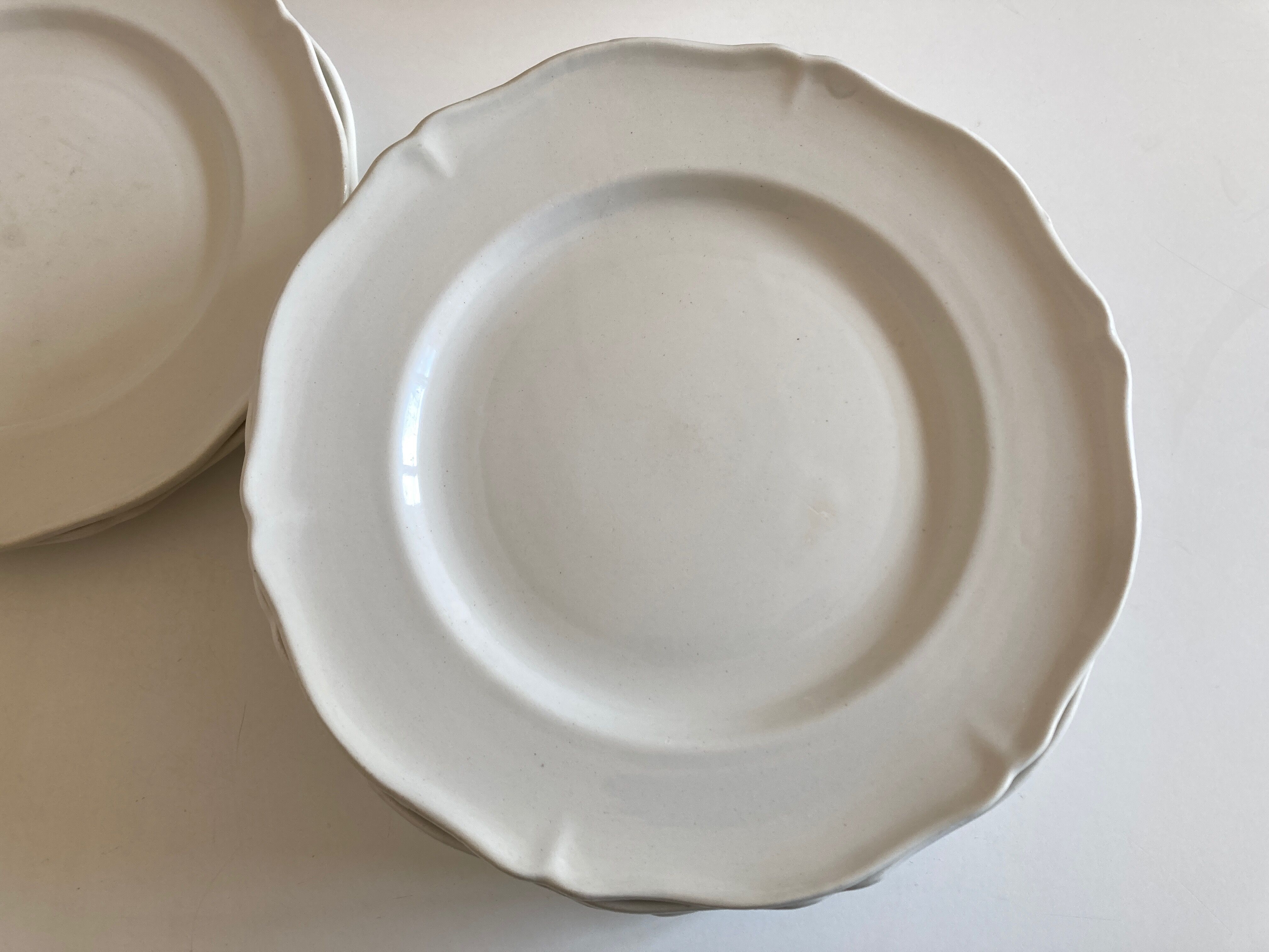 Set 10 plates with godrons in English iron earth 1950