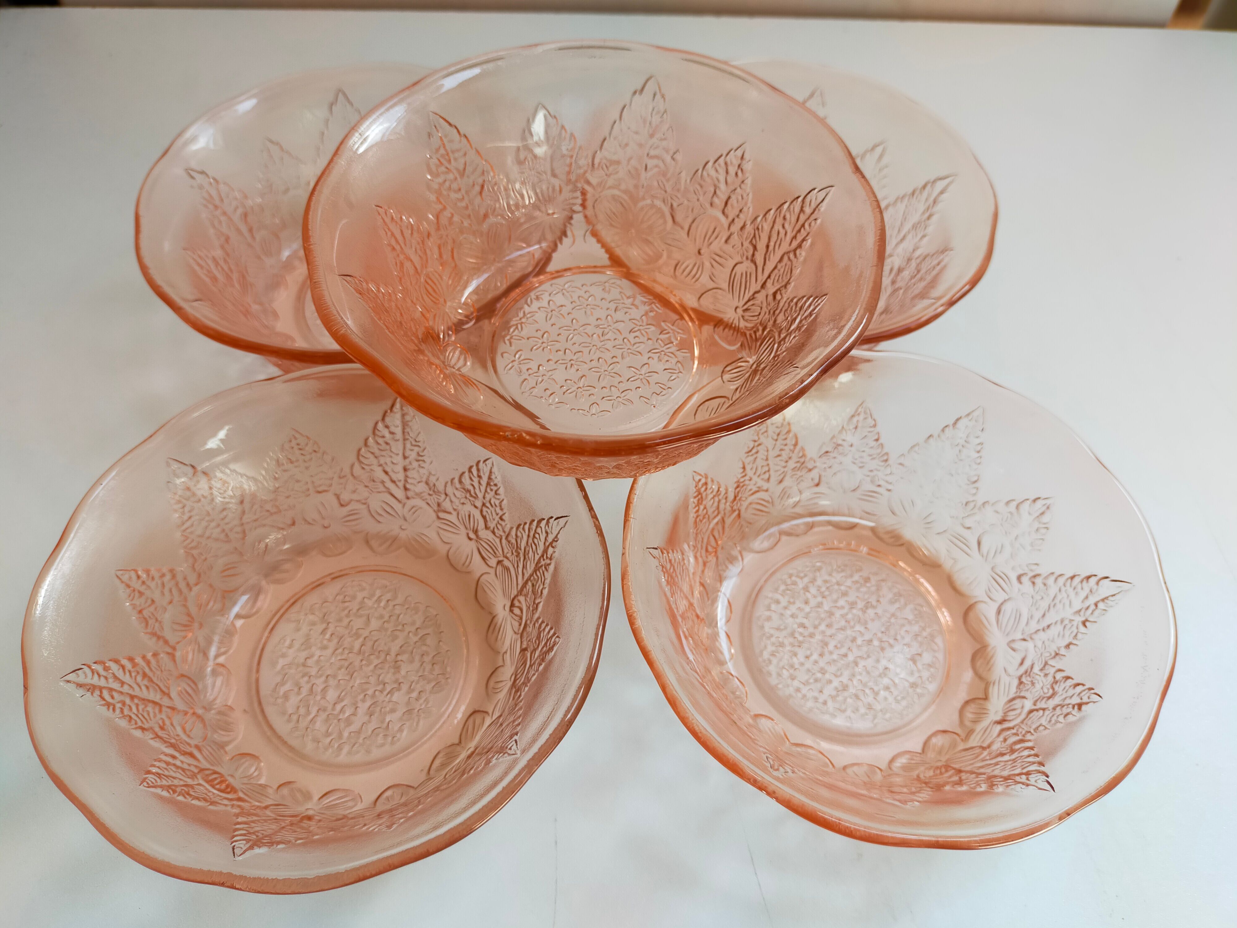 Bowls engraved flowers and signed