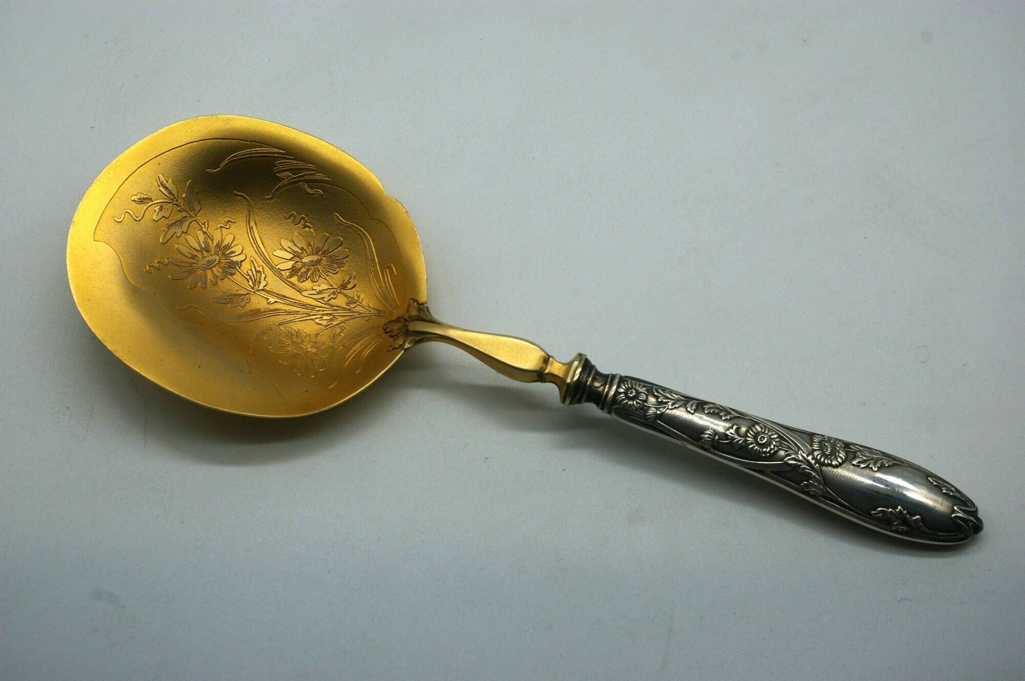 Cream Strawberry Scoop Art Nouveau floral decoration - Minerva filled silver handle Condition: --