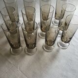 12 flutes a champagne modele suede chez Lumirac en verre fumé