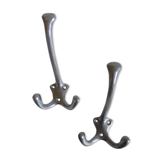 Pair of locker room aluminum hooks