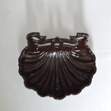 Shell soap holder