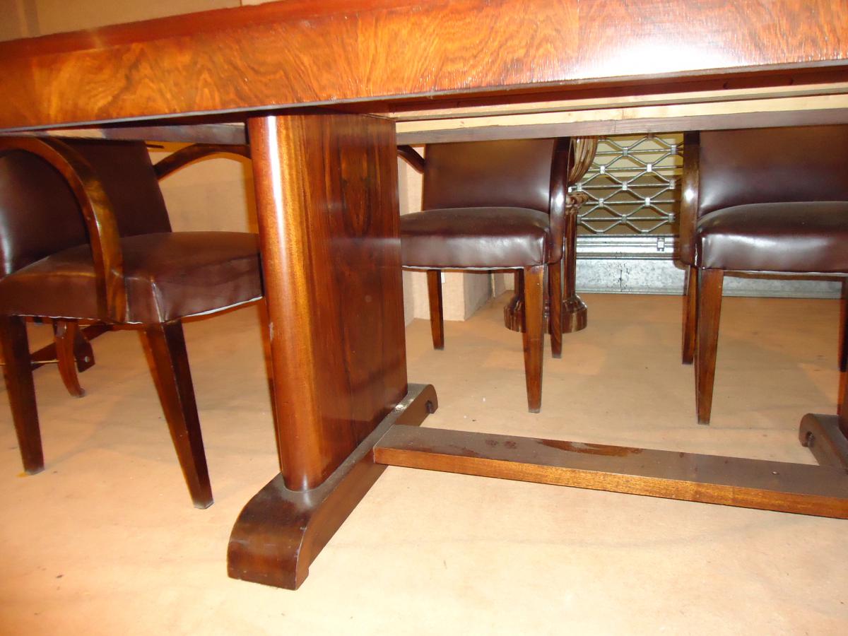 Modernist dining table in rosewood veneer.