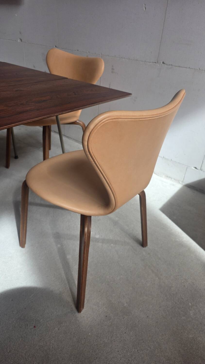 Arne Jacobsen Rosewood Drop leave Table with chairs Fritz Hansen