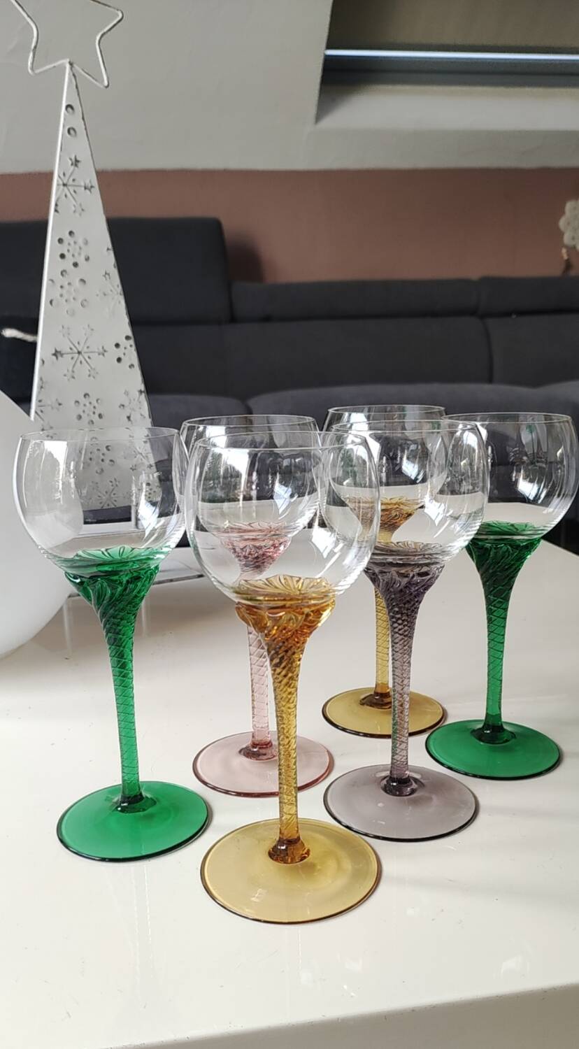 Set of 6 round stemmed glasses. Bohemian crystal. Floral twisted stem.