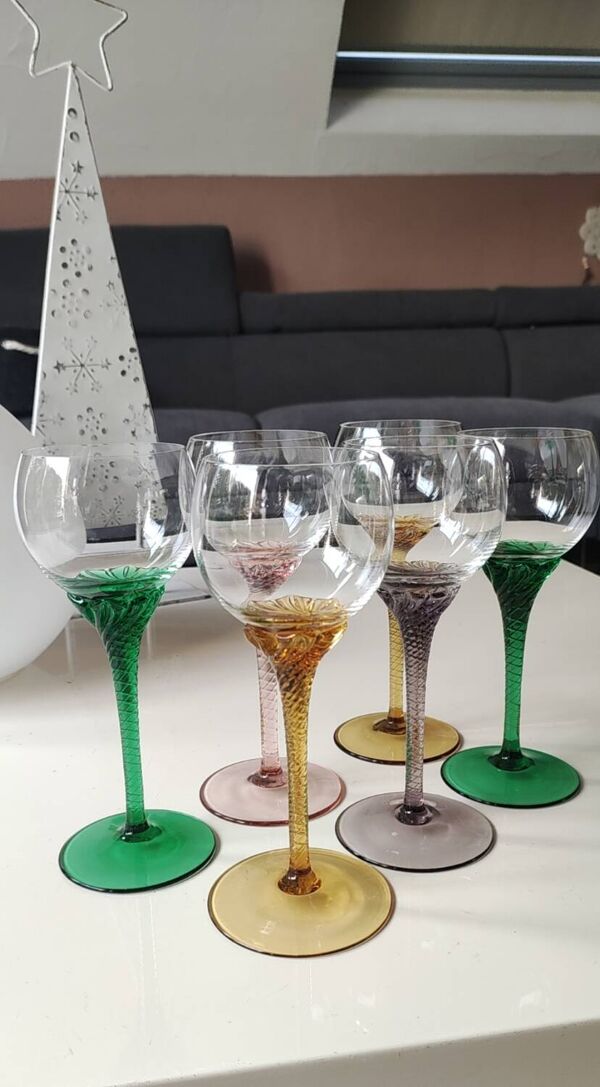 Lot 6 x Verres pied boule. En cristal Bohème. Tige torsadée florale