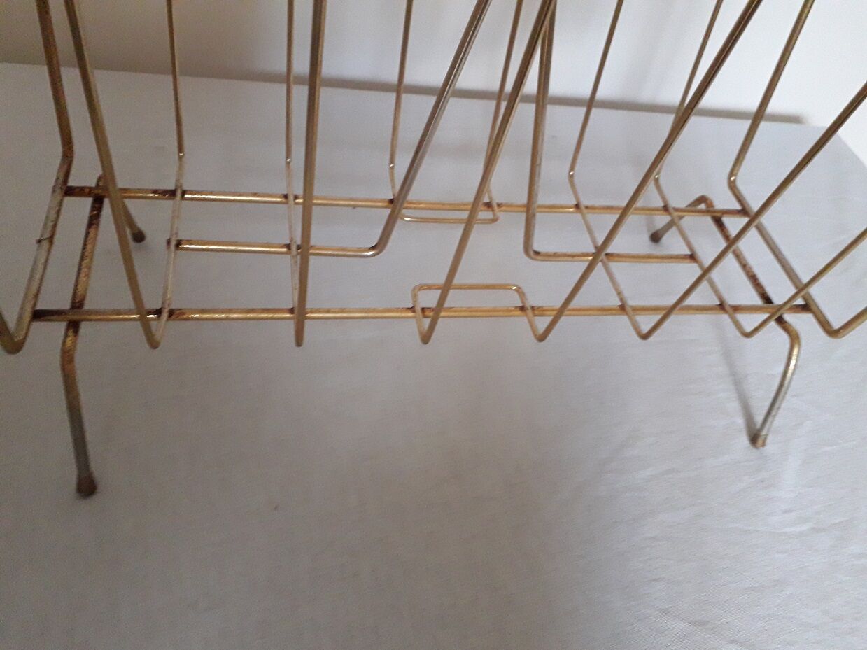 Magazine rack 60
