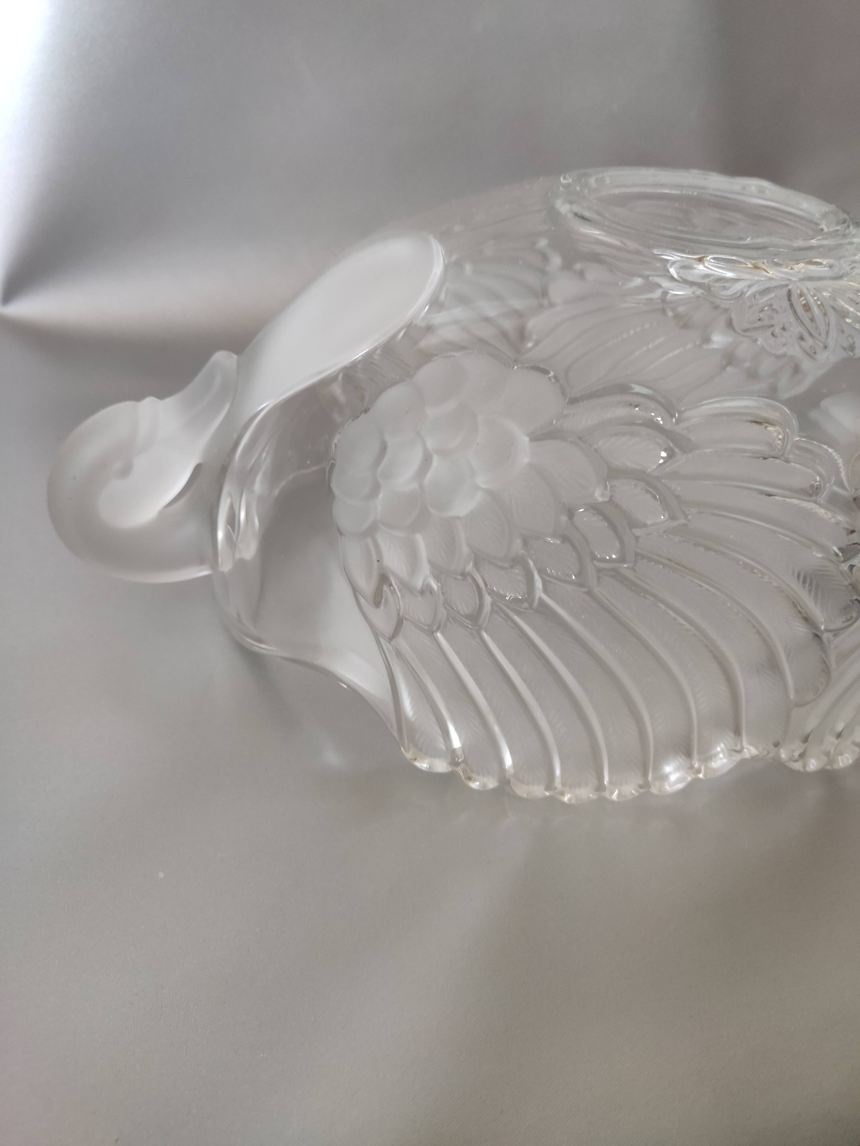 Central coupe in frosted crystal with double swan neck, Mikasa Walther
